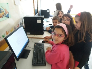 1-Leitura da atividade na página do Eco-Escolas- Procuraram a página do Eco-escolas, pesquisaram a atividade e avaliaram da sua exequibilidade e dos materiais que iriam ser necessários. Foi tomada a decisão pelas duas turmas.