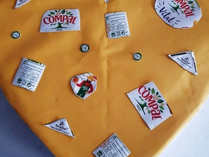 3- Fase de elaboração- Elaborada a base do coração usando restos de cartolina e cartão de caixas de sapatos, já em casa uma aluna começou a decoração