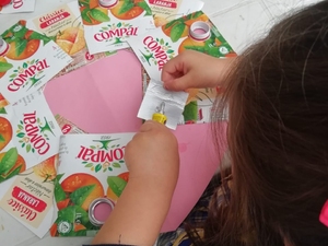 Colagem das embalagens Tetra Pak
