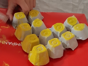 Pintura do coração em amarelo