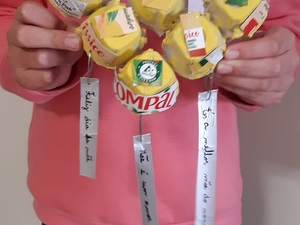 Trabalho finalizado do coração com as mensagens:
- Feliz Dia da Mãe!
- Mãe é um Amor do tamanho do Mundo!
- És a Melhor Mãe do Mundo!