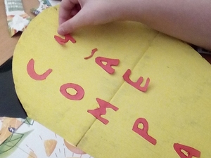 Recorte e colagem das letras