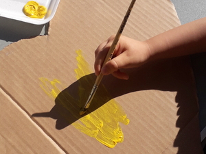 2- Pintura com guache amarelo do coração.