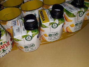 Colámos nas embalagens as palavras, mãe, recicla, reduz, reutiliza, repensa e protege.