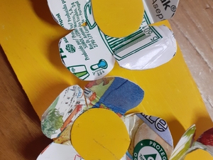 Dos pacotes da compal fizemos flores. Símbolo da tetra pak