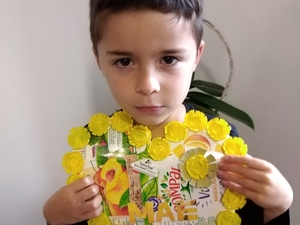 "Coração Amarelo"- Miguel Ferreira 1º ano (Este trabalho foi realizado em casa, no período de quarentena e enviado).