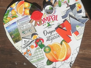 "Algarve amarelo" Participação, em família, no concurso Dia da mãe. Trabalho realizado por uma aluna da turma M2, utilizando embalagens de sumo, cartão, material este que era o que estava disponível em casa.