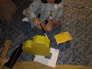 Início da pintura do coração amarelo