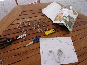 colar as figuras no coração.