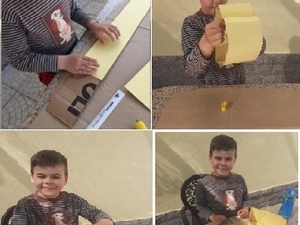Forrei com cartolina amarela ambos os lados do meu retângulo, dobrei o meu retângulo formando um coração e  colei o coração numa folha de cartolina amarela.