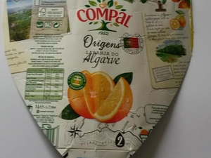Embalagem da Compal cortada em forma de coração