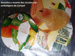 Desenhar e cortar corações...