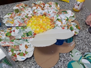 Montagem da flor (pétalas e folhas).