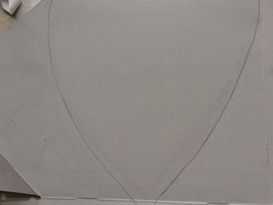 Desenho de um coração num cartão (caixa de um bolo)