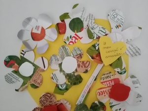 Trabalho final, onde é visível o símbolo da Tetra Pak e o FSC.