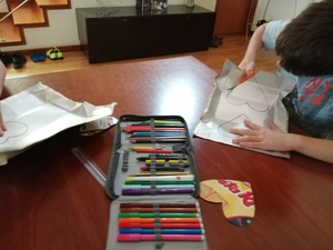 Alunos a treinar o recorte (em confinamento).