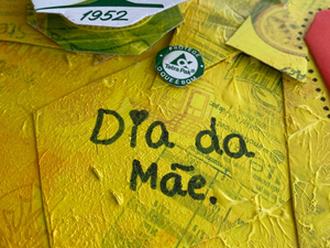 Detalhe do logotipo compal e tetra pak