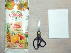 Alguns dos materiais utilizados para elaborar a instalação. Para além destes utilizou-se cola, cartão, pincéis, tinta amarela e água.