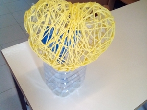 Coração amarelo em fase de construção